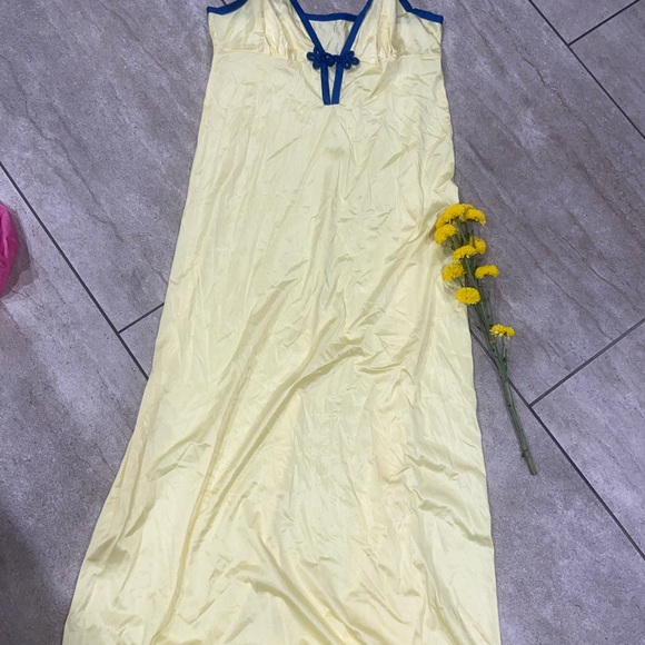 *Vintage* Vassarette nightgown. Yellow and blue. - Picture 1 of 7